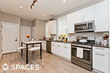Main picture of 2048 W Melrose St
