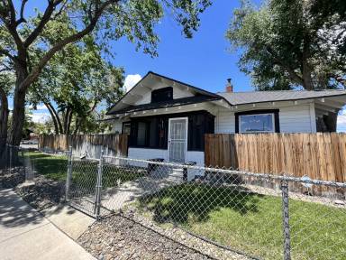 Main picture of 832 Avenue of the Oaks