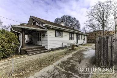 Main picture of 2937 N Kenwood Ave