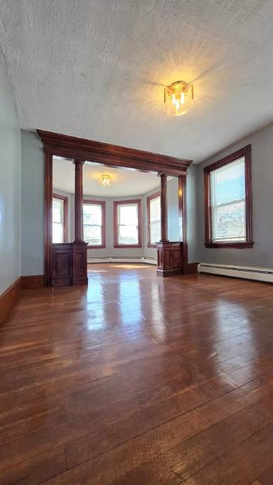 Main picture of 313 Branch Ave