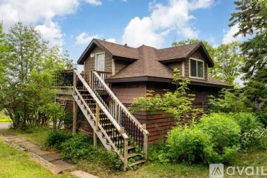 Main picture of 2218 E Superior St