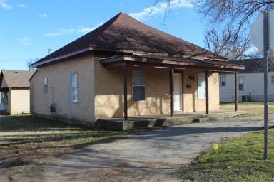 Main picture of 222 N Hoff Ave