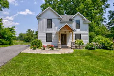 Main picture of 525 Locust Grove Rd