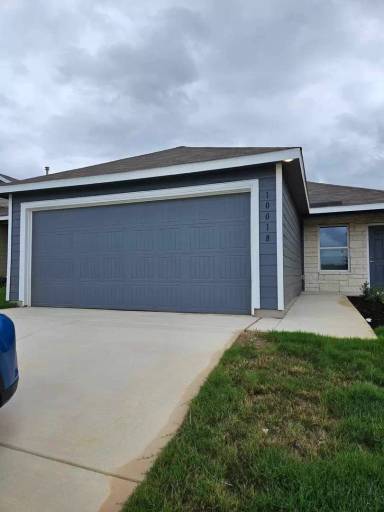 Main picture of 10018 Ana Hts