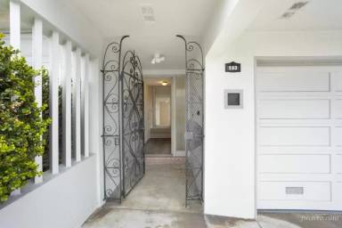 Main picture of Melrose Ave