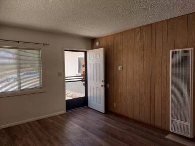 Main picture of 1037B W Willow Ave