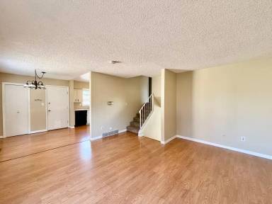 Main picture of 2431 W Stuart St