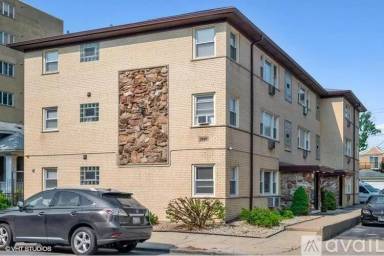 Main picture of 2940 N Harlem Ave
