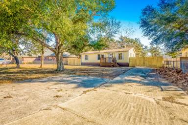 Main picture of 211 Evergreen Dr