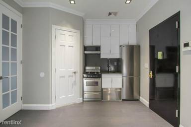 Main picture of 15 W 103rd St