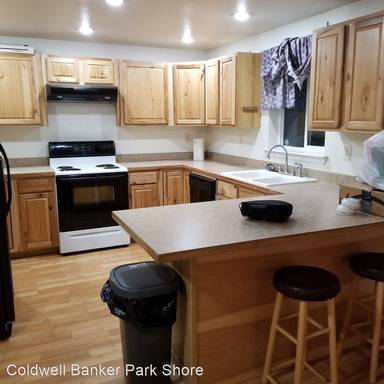 Main picture of 5717 SE Woodland Ct