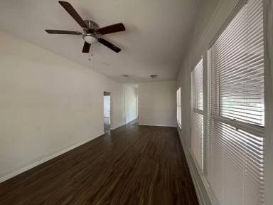Main picture of 1004 Illinois St
