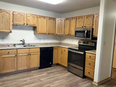 Main picture of 100 Christopher Dr