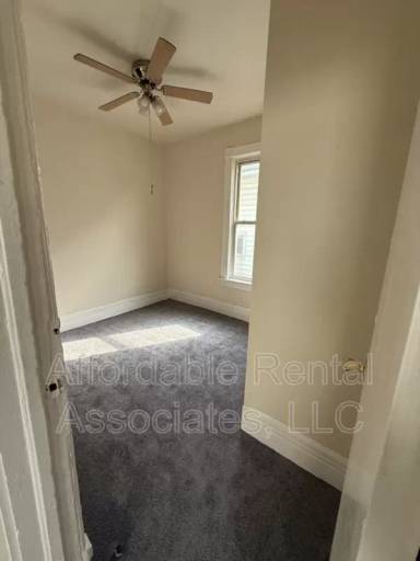 Main picture of 2035 W Scott St