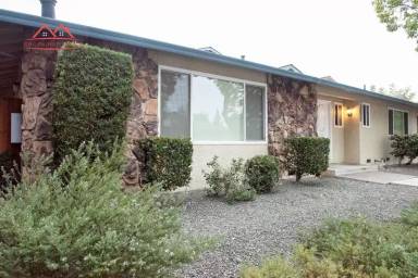 Main picture of 3820 Moorpark Ave