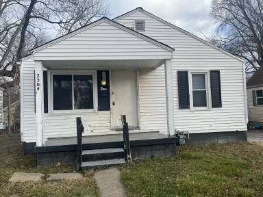 Main picture of 2204 S 15th St