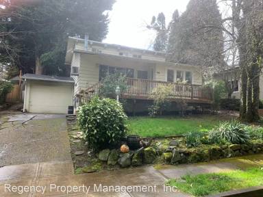 Main picture of 2445 Willamette Falls Dr
