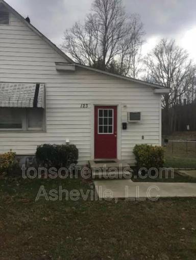 Main picture of 123 Oakdale St