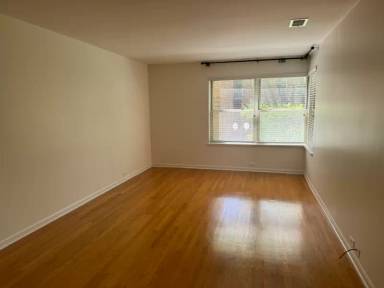Main picture of 4935 N Wolcott Ave