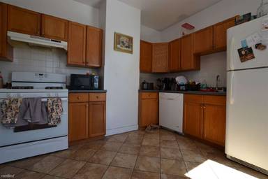Main picture of 140 Brooks St