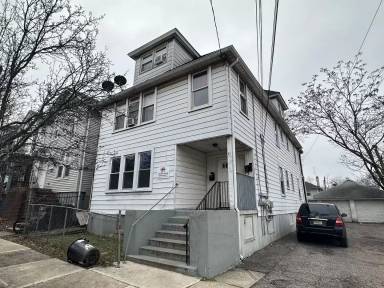 Main picture of 102 Baldwin St