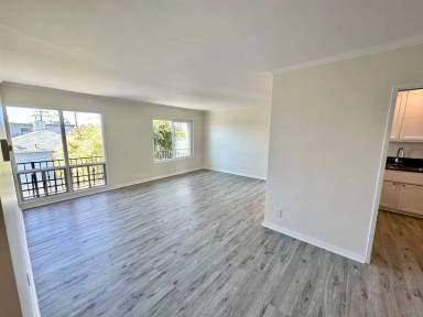 Main picture of 529 Manhattan Beach Blvd