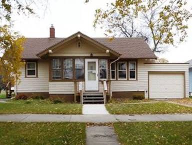 Main picture of 654 3rd Ave NE