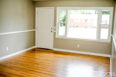 Main picture of 2019 Bloomingdale St
