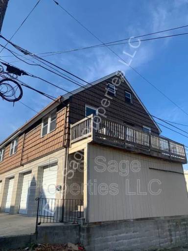 Main picture of 413 S 3rd St