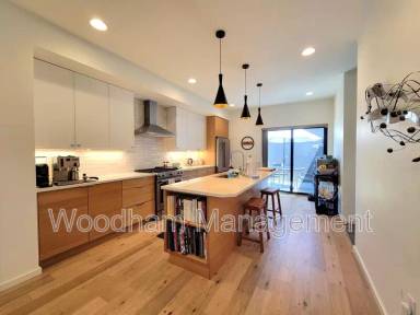 Main picture of 324 N 3rd Ave