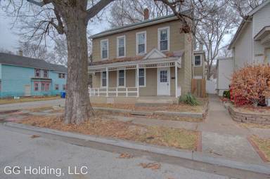 Main picture of 1236 W 7th St