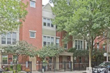 Main picture of 1332 N Burling St