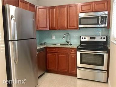 Main picture of 2255 NE 51st St