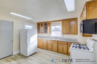 Main picture of 818 1/2 W 10th St