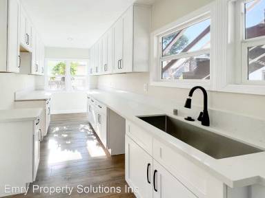 Main picture of 1329 W 22nd St