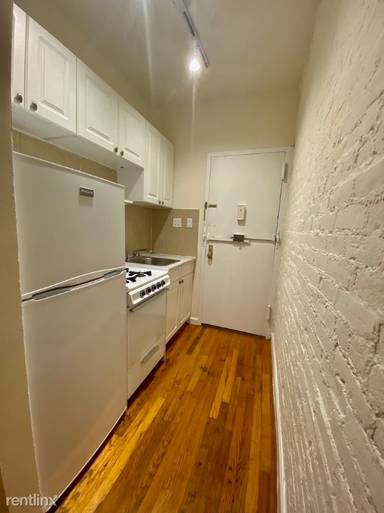 Main picture of 233 East 12th St