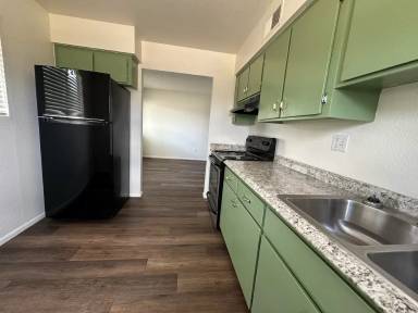 Main picture of 1518 W 5th St