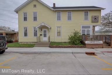 Main picture of 204 W Franklin St