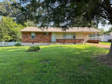 Main picture of 209 Hallbrook Dr
