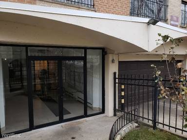 Main picture of 5851 N Winthrop Ave