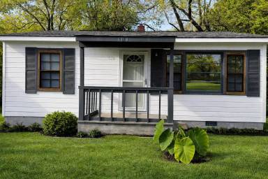 Main picture of 618 Grand St