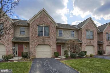 Main picture of 459 Stonehedge Ln