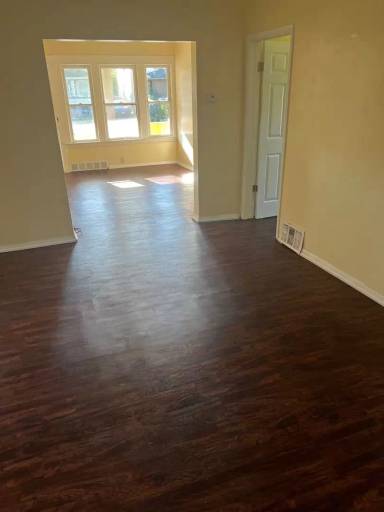 Main picture of 3915 E 71st St