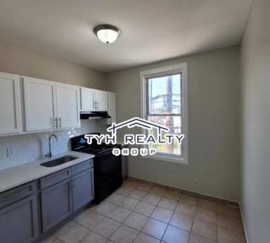 Main picture of 39 Astor St