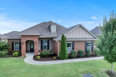 Main picture of 121 Hilltop Ridge Dr