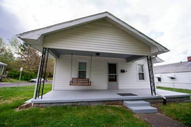 Main picture of 112 E 15th St