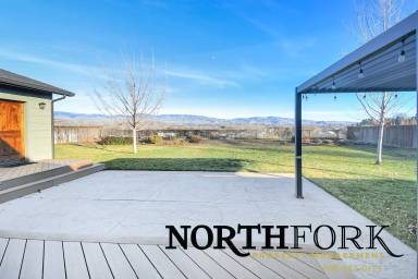Main picture of 3736 N Mountain View Dr