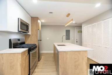 Main picture of 1136 W Diversey Pkwy