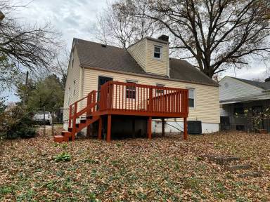 Main picture of 1000 S 43rd St