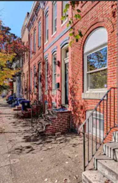 Main picture of 919 Washington Blvd